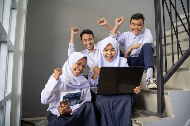 lomba hari guru